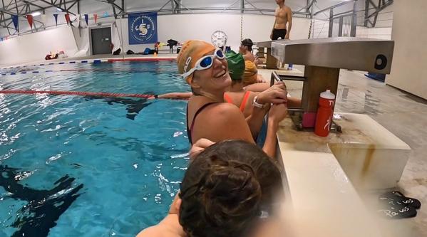 När en varm vindstilla bassäng börjar locka