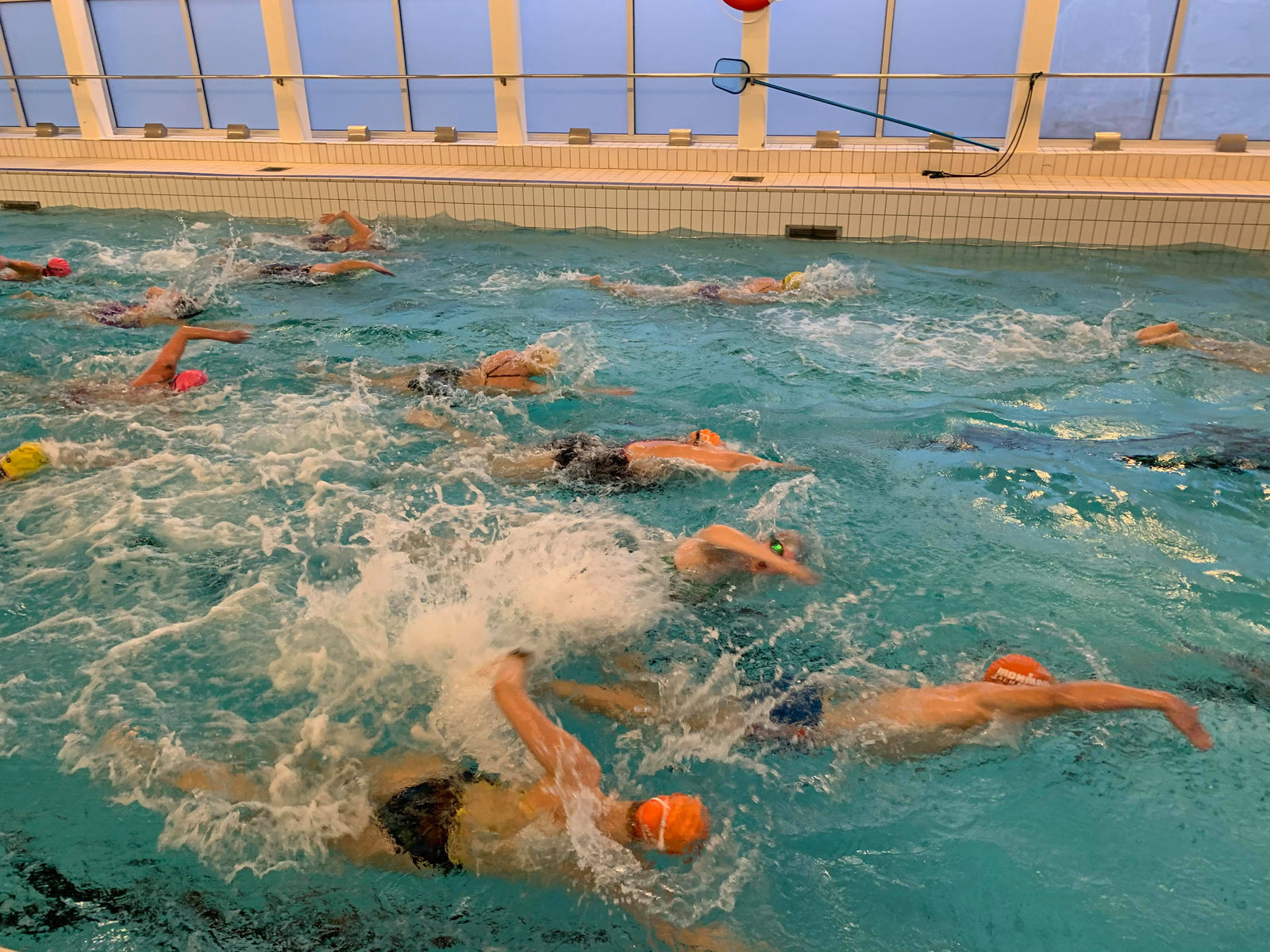 Simma öppet vatten redan nu, i bassäng